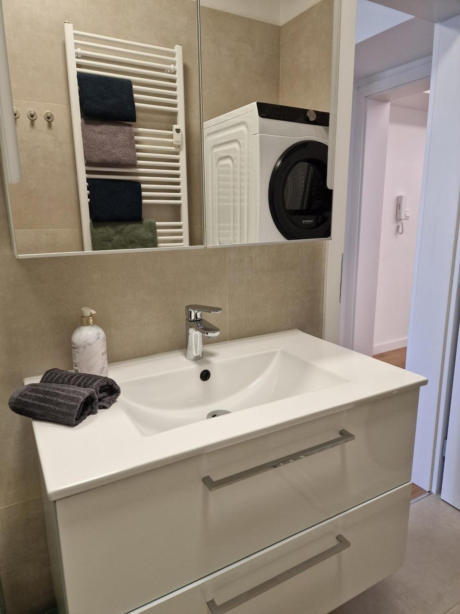 Old Town Apartment - 2 Bedrooms Братислава Экстерьер фото
